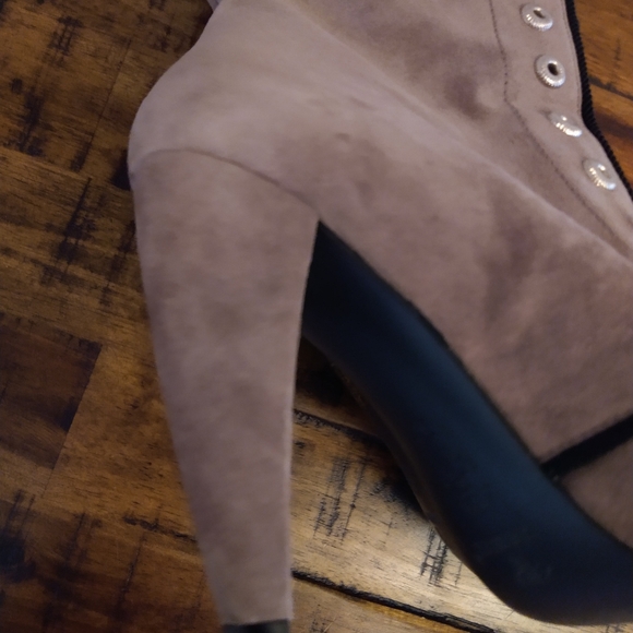 Farrutk suede heeled boots - Picture 12 of 13